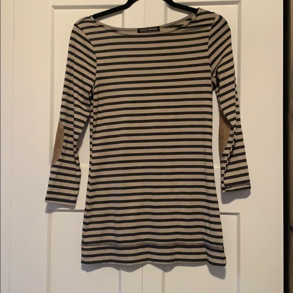 Patch quarter sleeve top